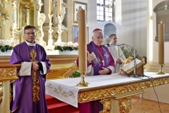 wizytacja_biskupa_ksiazeczki_komunijne (11)
