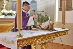wizytacja_biskupa_ksiazeczki_komunijne (13)