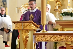 wizytacja_biskupa_ksiazeczki_komunijne (39)