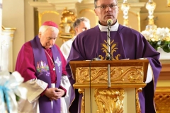 wizytacja_biskupa_ksiazeczki_komunijne (48)